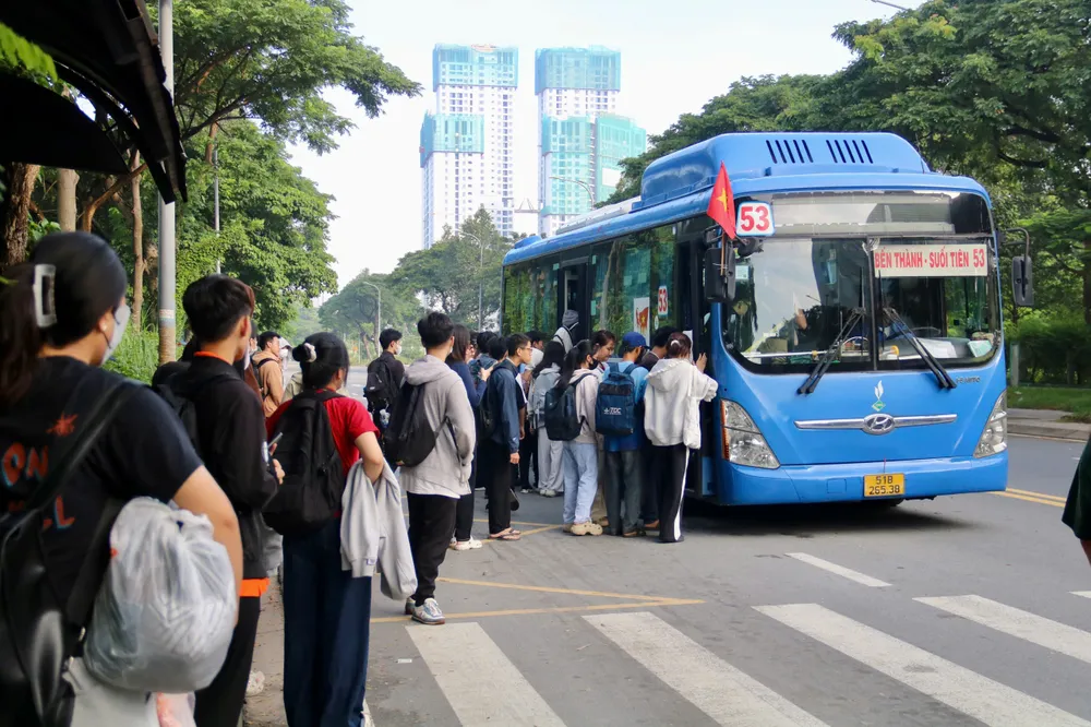 Ảnh hiện trạng bến xe buýt khu B